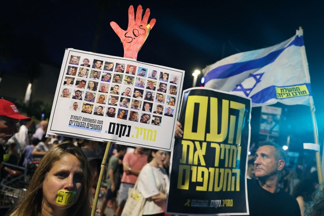 Parentes de reféns israelenses seguem para a costa de Gaza para pedir sua libertação