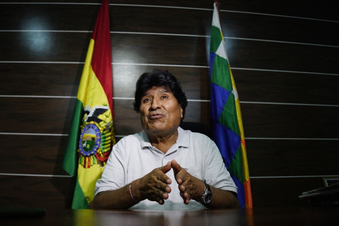 O ex-presidente boliviano Evo Morales, que foi impedido de disputar as eleições gerais de domingo, alertou que seus apoiadores irão às ruas se a direita retornar ao poder após 20 anos.