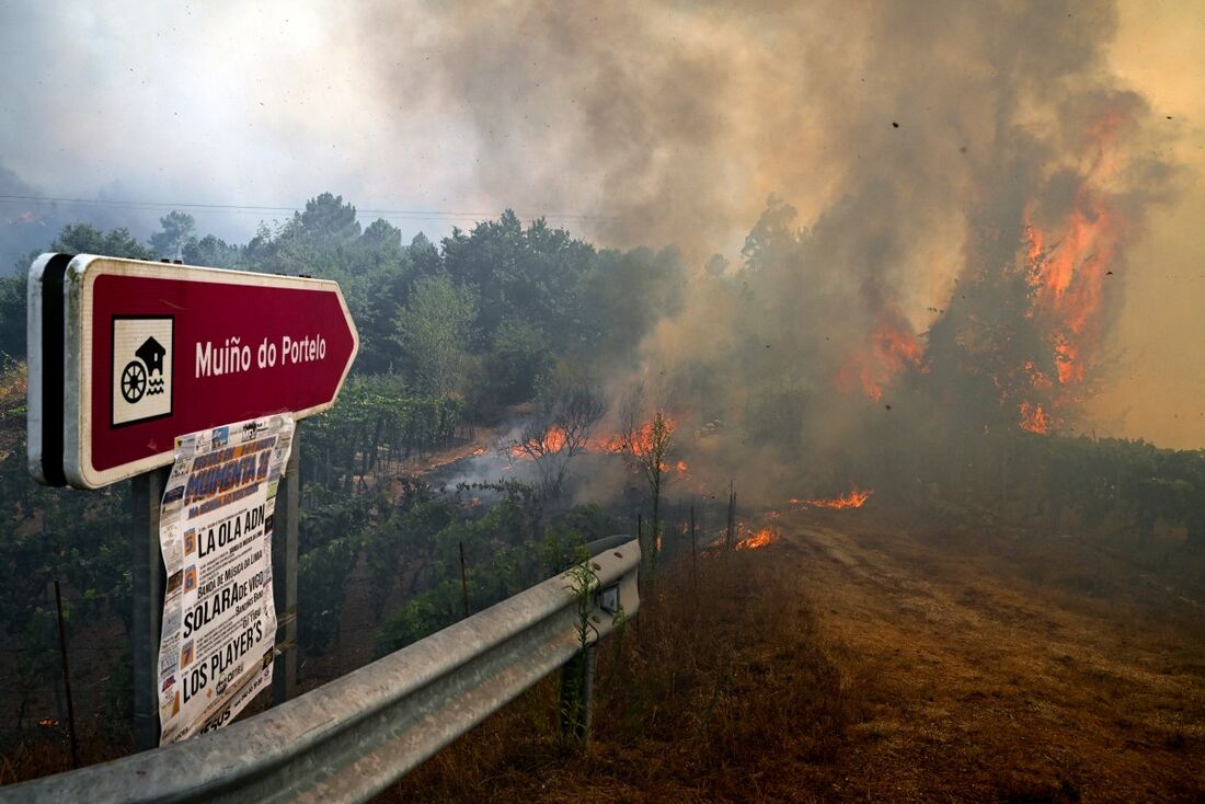 Ventos fortes complicam combate aos incêndios na Espanha