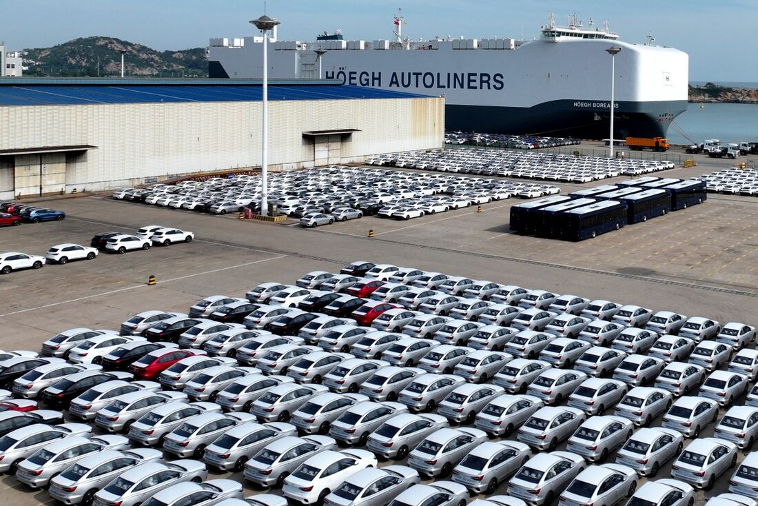 EUA aplicará tarifa de 15% a automóveis europeus