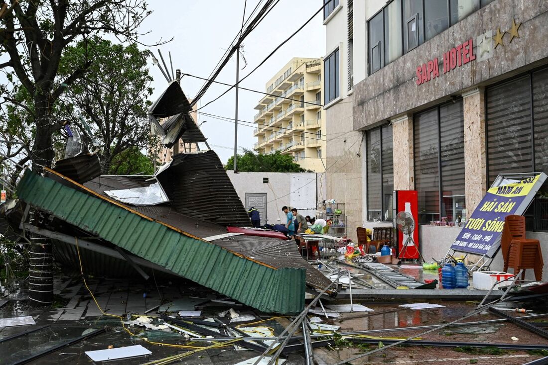 Estragos deixados pela passagem do tufão Kajiki pelo Vietnã