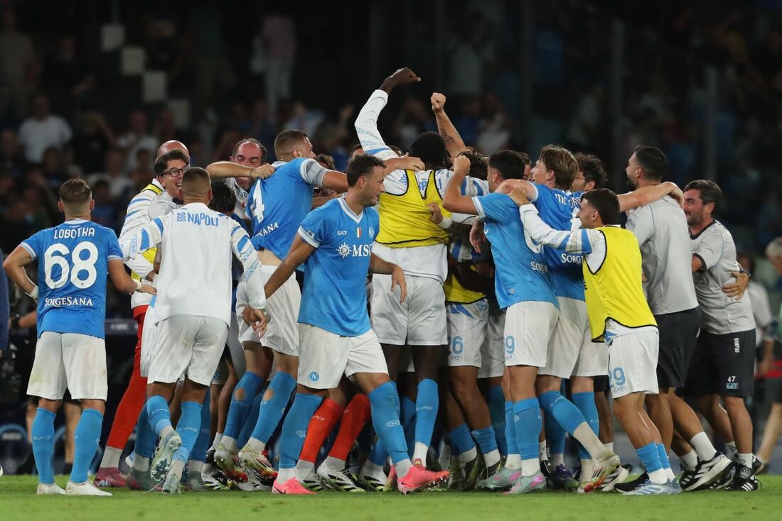 O Napoli venceu o Milan e avançou à final da Supercopa da Itália