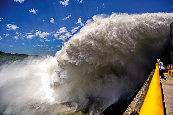 As hidrelétricas são a maior fonte de energia renovável do Brasil, mas com crescente participação da solar e eólica