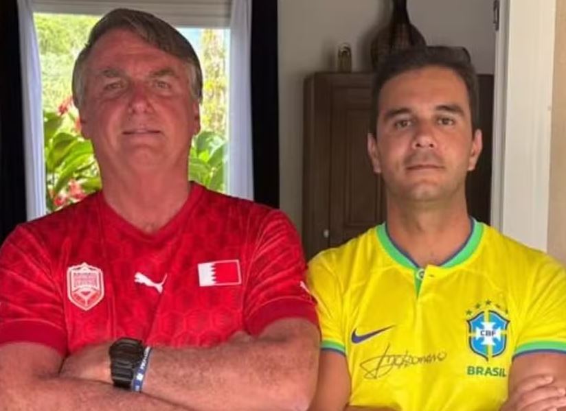 Jair Bolsonaro com empreiteiro Renato de Araújo Corrêa, que foi candidato a prefeito de Angra dos Reis (RJ), no último domingo (3)