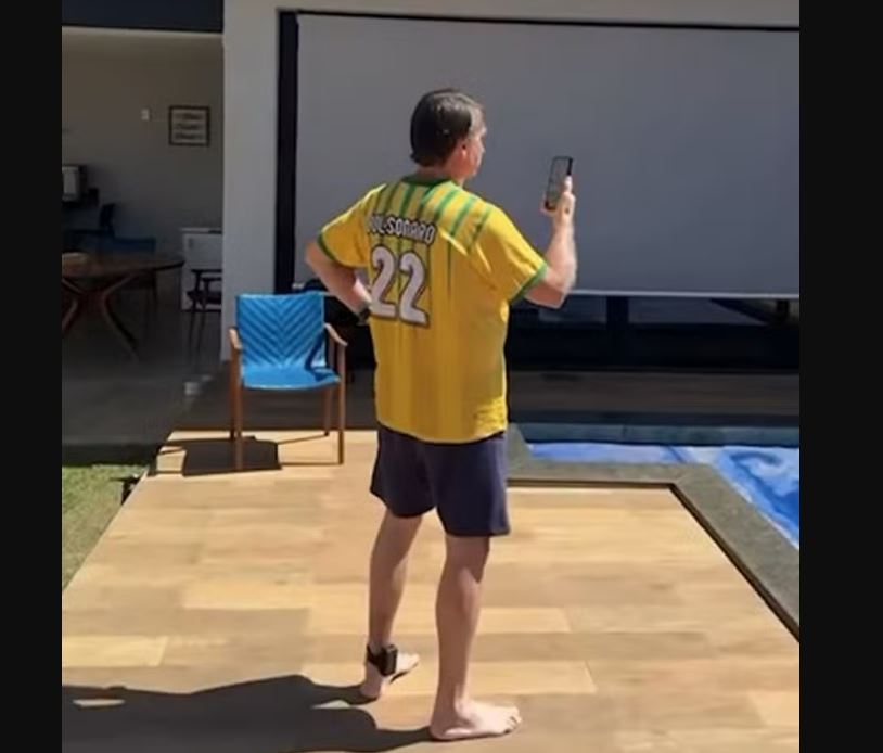 Decisão de Moraes pela vigilância 24 horas teve como motivação um suposto risco de fuga de Bolsonaro do país