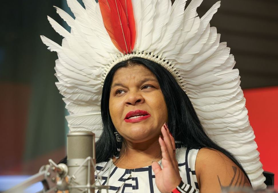 Ministra dos Povos Indígenas, Sônia Guajajara, diz que principal proposta dos povos indígenas para a COP30 é o reconhecimento de seus territórios indígenas como uma solução eficaz para mitigar as mudanças climáticas