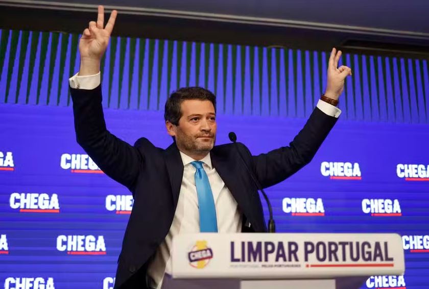 Líder do partido de extrema-direita Chega, André Ventura dirige-se aos apoiadores em Lisboa