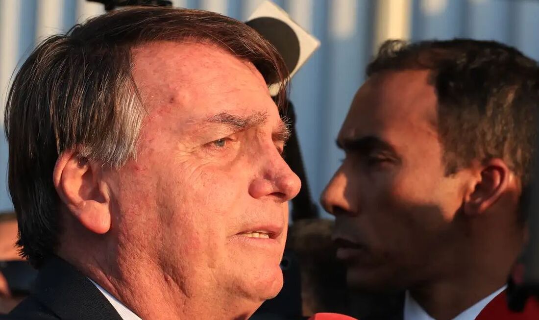 Moraes também disse que, em caso de urgência, a defesa de Bolsonaro deverá comprovar, no prazo de 24 horas, a necessidade de eventual internação