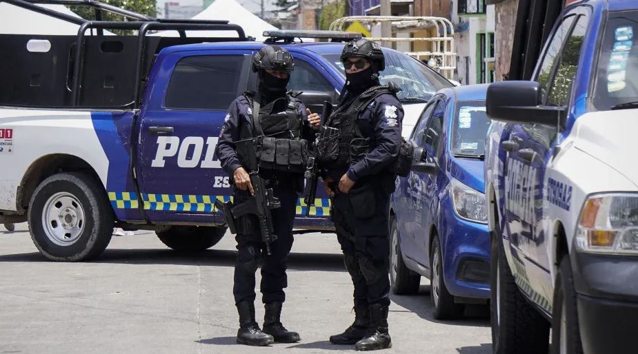 Conflito é entre o cartel Jalisco Nueva Generación e o grupo Santa Rosa de Lima, ligados ao roubo e tráfico de combustíveis.