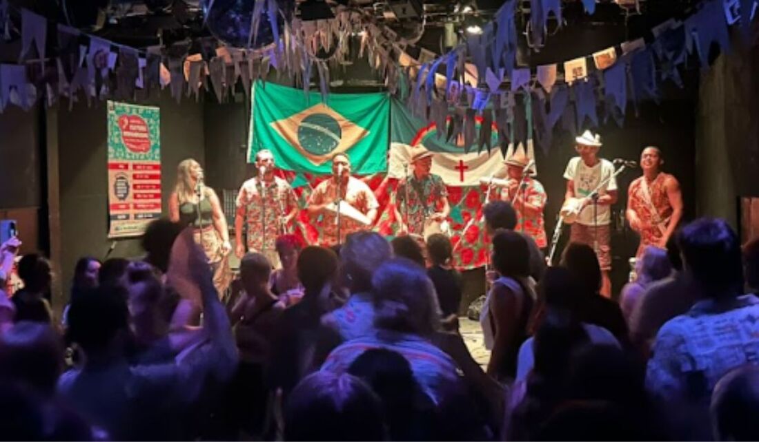 A Caravana da Cultura Pernambucana, homenageada da sambada deste sábado (30), percorreu 35 cidades da Europa