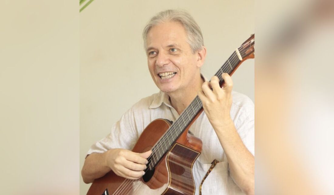 O musicista, escritor, compositor, pesquisador e professor Carlos Sandroni