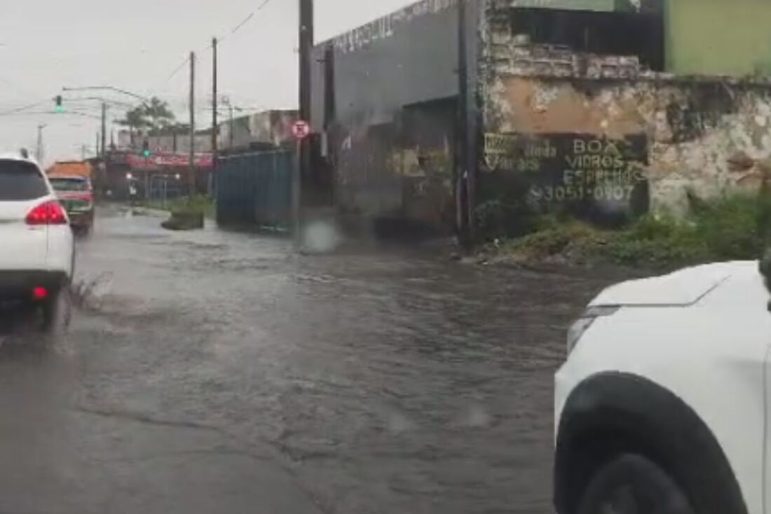 Trecho de alagamento no Varadouro, em Olinda