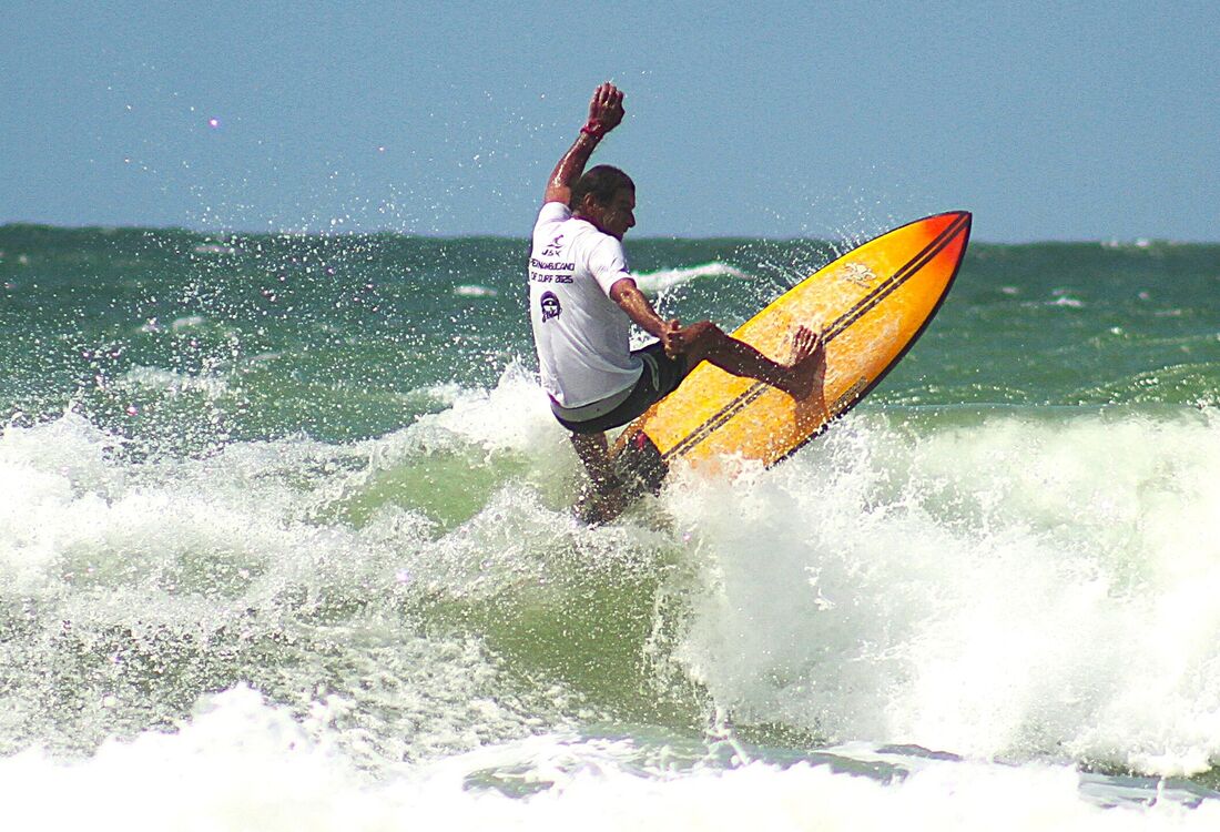 Surfistas desafiarão as ondas do pico Zé Pequeno, em Olinda