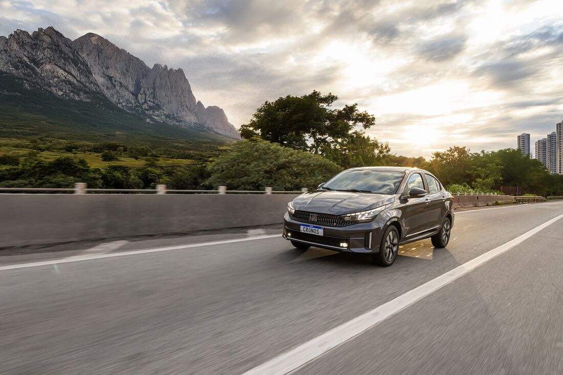 Sedã mais vendido da América do Sul ganha novo visual e mais tecnologia. Será que o Fiat Cronos 2026 ainda é a melhor compra?