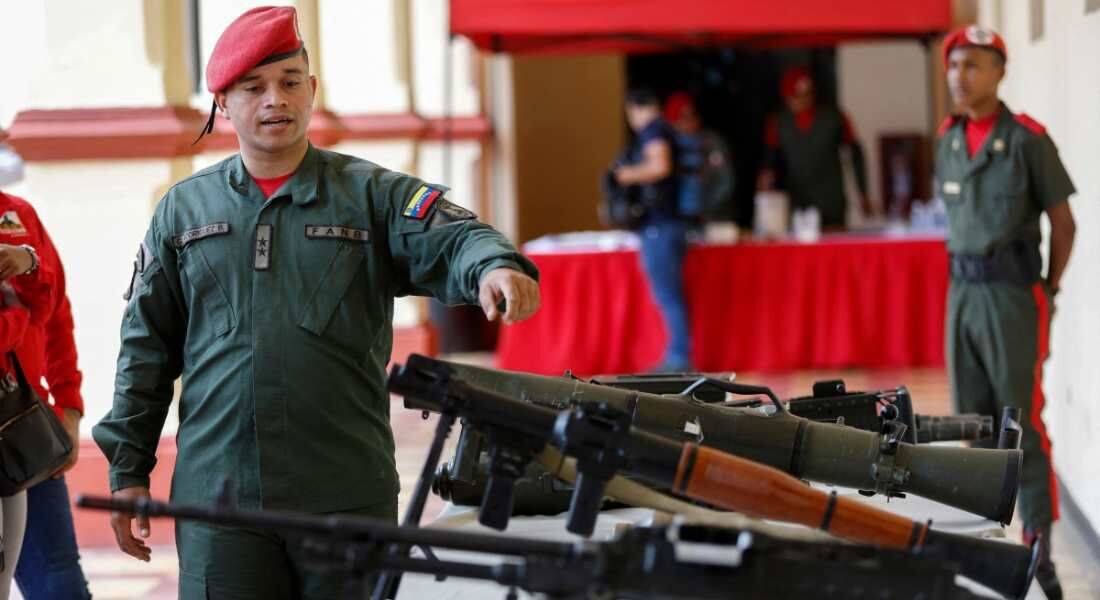 Milhares de pessoas se alistaram nas forças militares da Venezuela