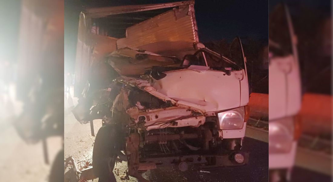 Sinistro de trânsito envolveu com caminhão baú, que atingiu a atraseira de um outro caminhão maior