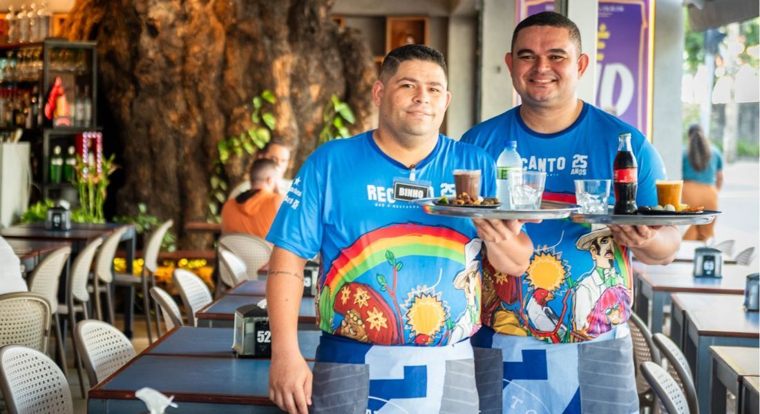 Os garçons José Nilton e Binho do Recanto Paraibano