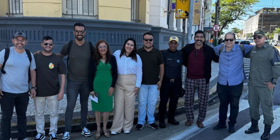 Órgãos envolvidos no evento e a equipe de Priscilla Senna em primeira visita técnica na área do show