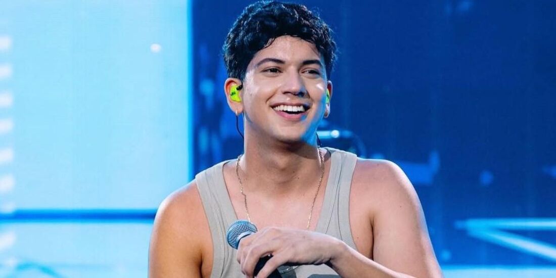 O cantor pernambucano Léo Foguete fará participação no show de Priscila Senna