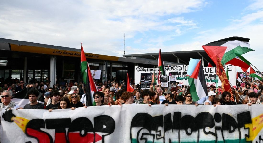 Manifestação contra ações de Israel em Gaza aconteceu a poucos quilômetros do Festival de Veneza