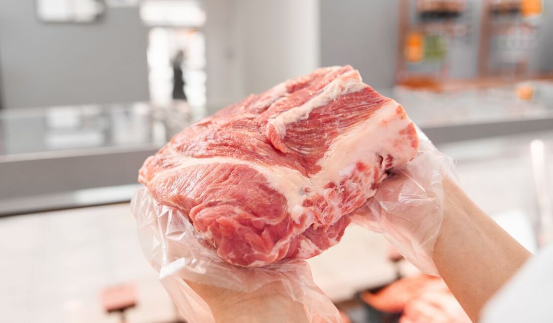 Aprenda como descongelar carne em 15 minutos