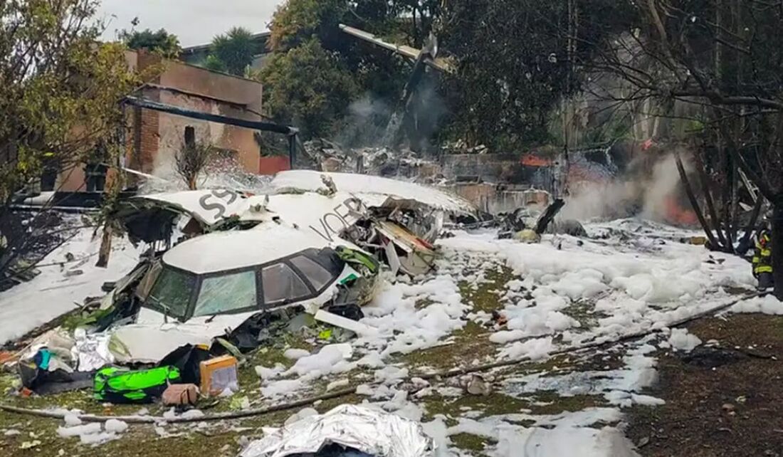 Destroços do acidente aéreo que envolveu avião da Voepass que ocorreu em Vinhedo interior de São Paulo.