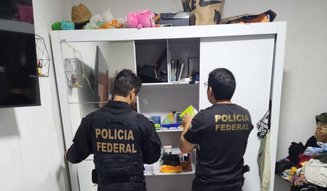 O homem ainda é acusado de promover e vender conteúdo de abuso sexual infantil na internet