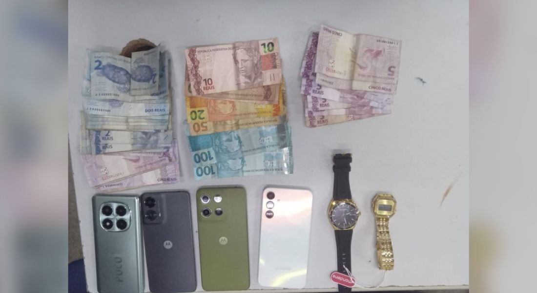 Material apreendido pelos policiais na ocorrência