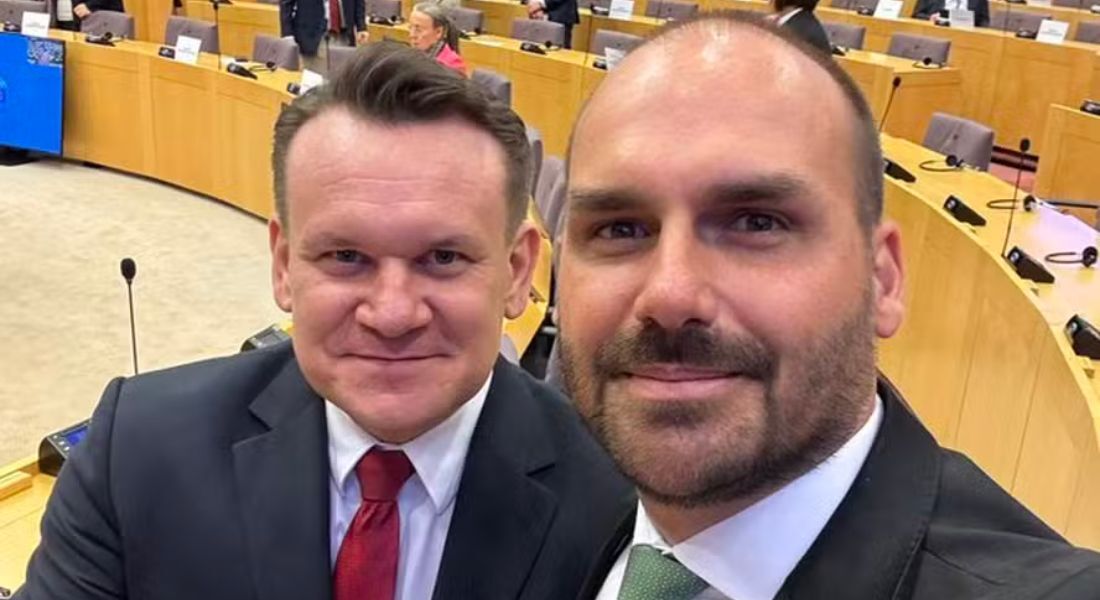 Eduardo Bolsonaro com o polonês Dominik Tarczynski