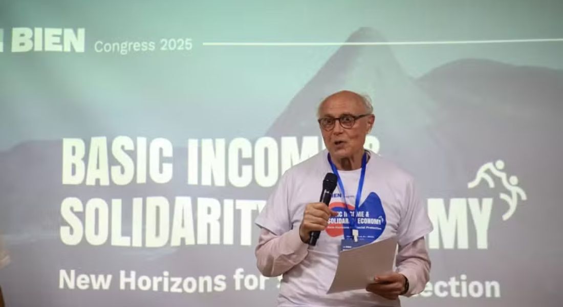 Eduardo Suplicy durante evento de renda básica em Maricá 