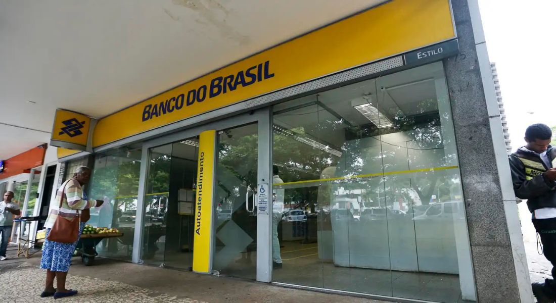 A presidente do Banco do Brasil, Tarciana Medeiros, reclamou publicamente desse movimento em evento no dia 20, sem citar nomes.