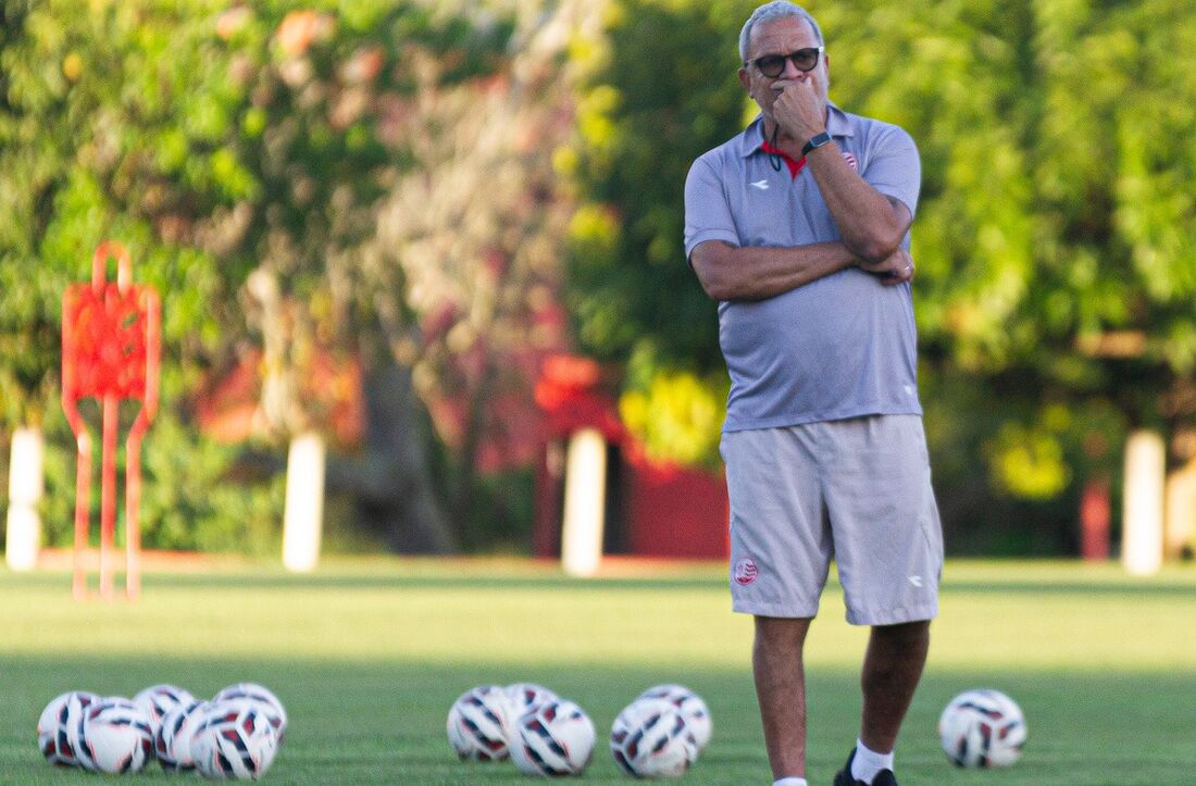 Hélio dos Anjos, técnico do Náutico
