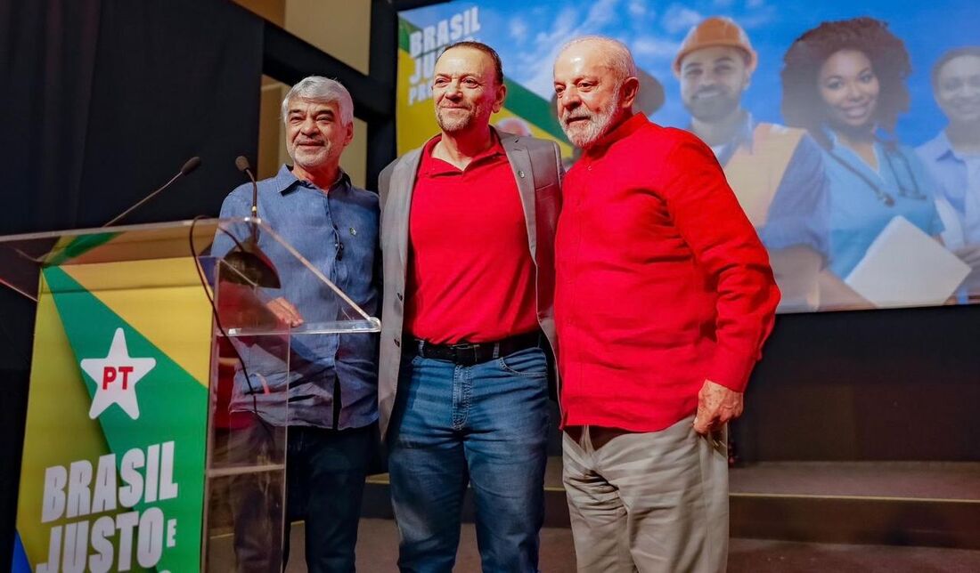 Senador Humberto Costa; presidente nacional do PT, Edinho Silva; e o presidente da República, Luiz Inácio Lula da Silva