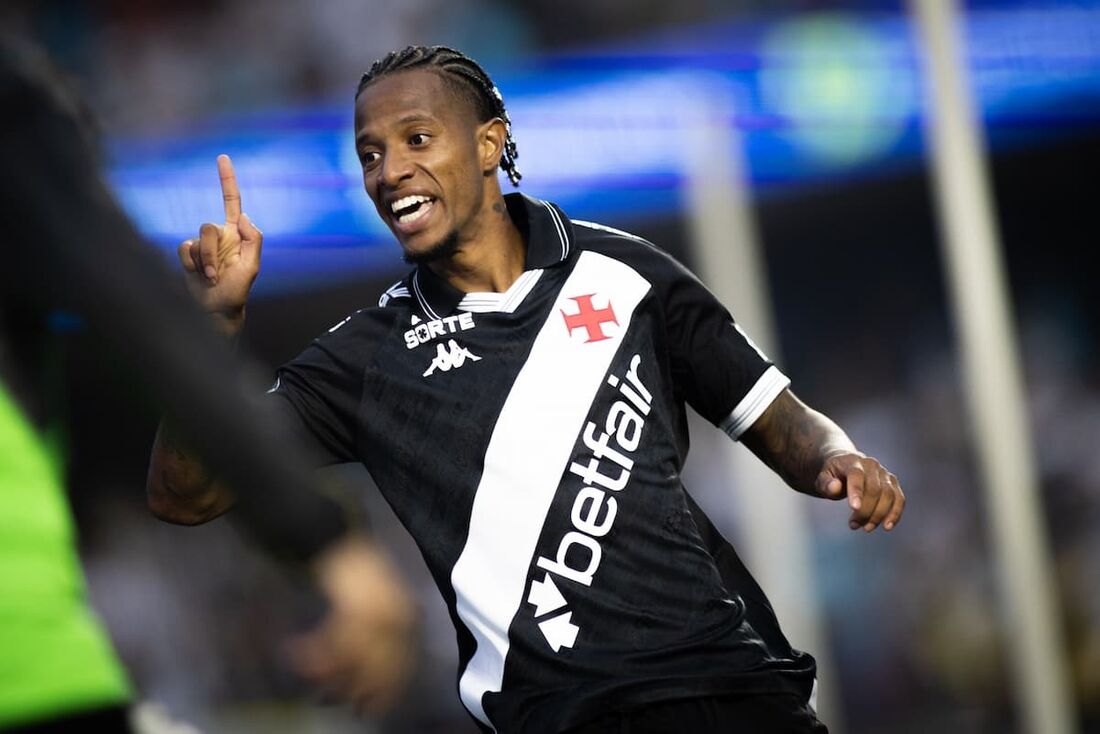 Tchê Tchê fechou a goleada do Vasco diante do Santos 