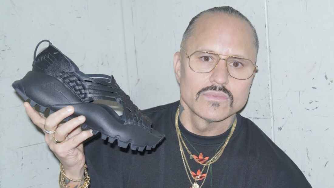 O designer Willy Chavarria lamentou a escolha de nome para a sandália Oaxaca Slip-On, co-criação com a Adidas