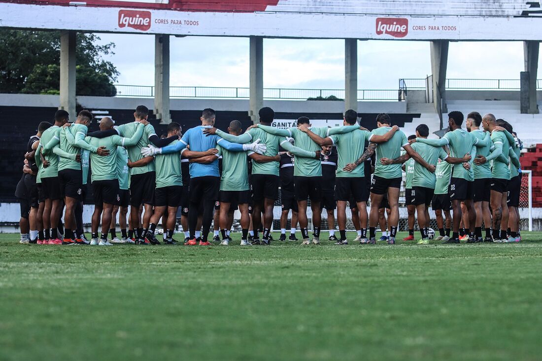 Elenco do Santa, no Arruda