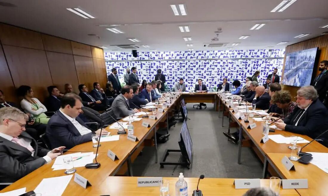 Câmara apresenta texto sobre adultização infantil nas redes em 30 dias.