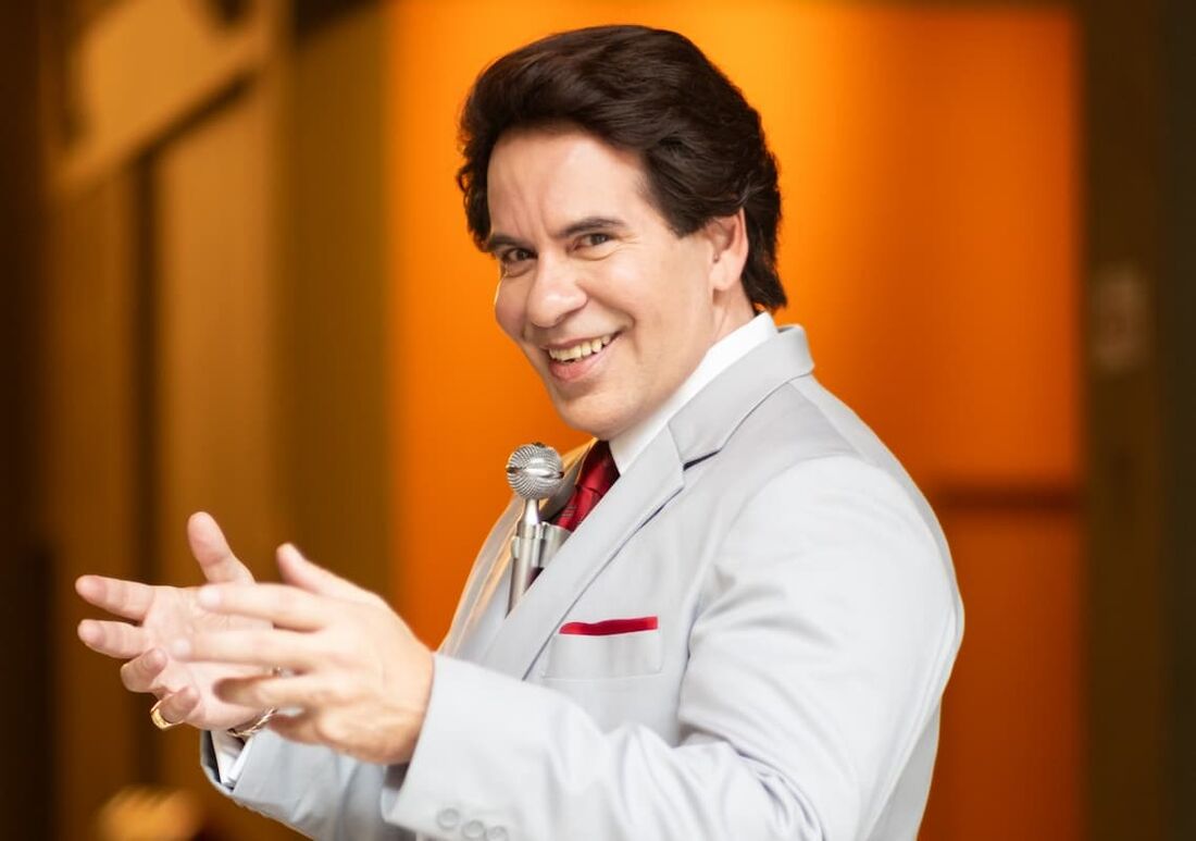 Lenadro Hassum como Silvio Santor