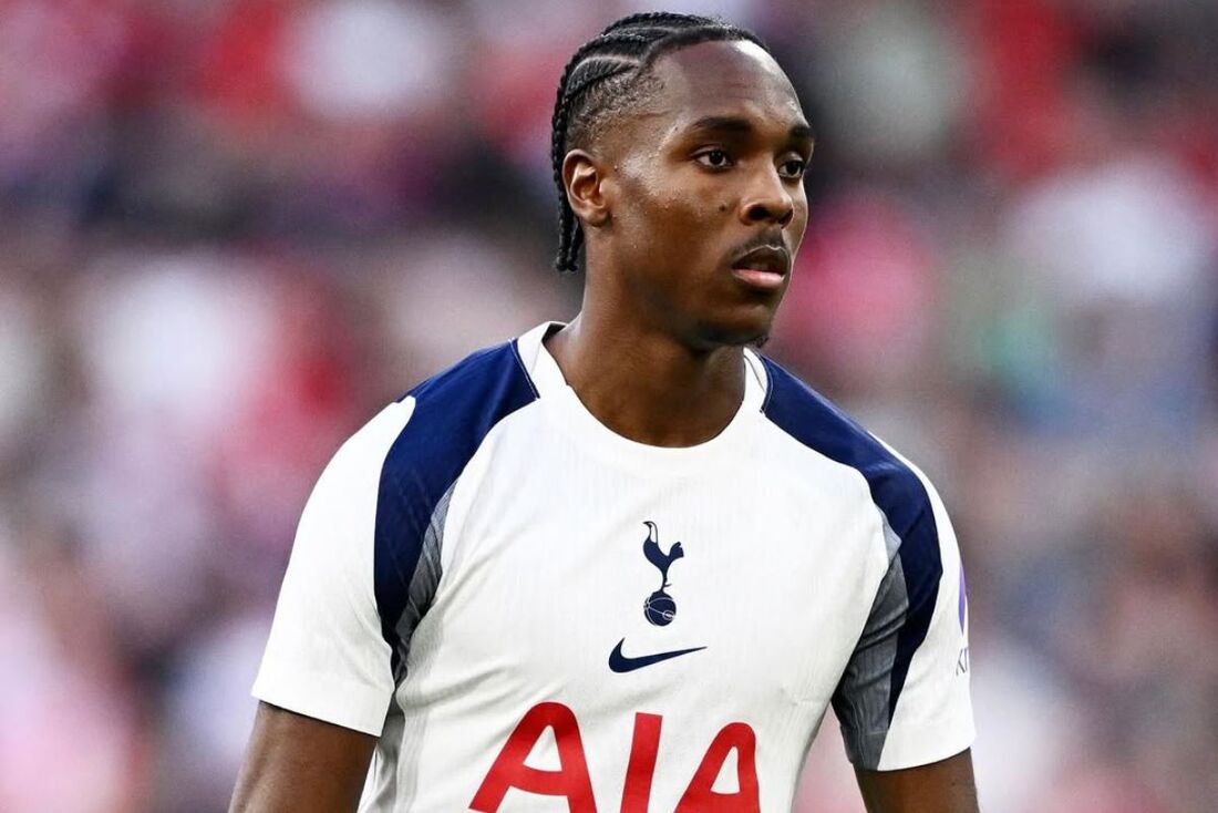 Mathys Tel, atacante do Tottenham