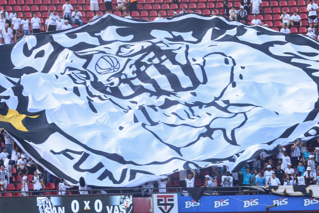 Torcida do Santos protestou contra o time após a goleada sofrida contra o Vasco