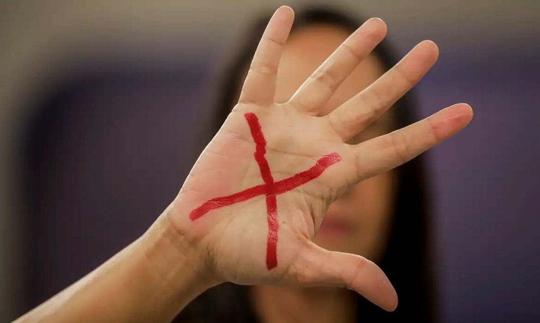 Violência digital contra mulheres atinge níveis alarmantes