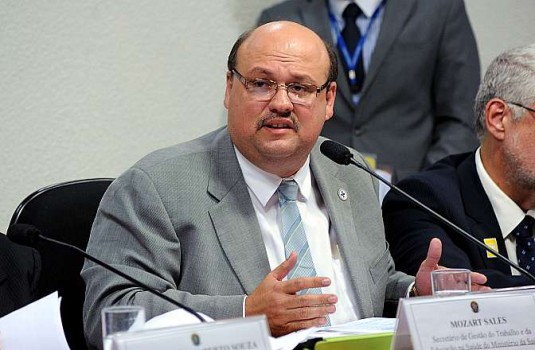 EUA revogam visto de Mozart Sales, secretário do Ministério da Saúde brasileiro