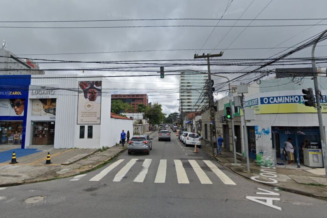 Compesa realiza obra na Rua Pereira da Costa, no Pina