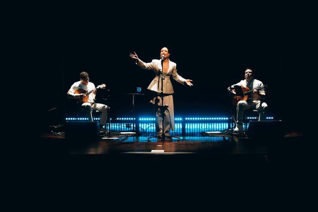 Roberta Sá se apresenta no Recife