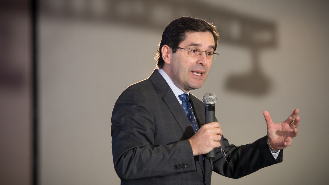 Bob Floriano, locutor e apresentador, morre aos 64 anos