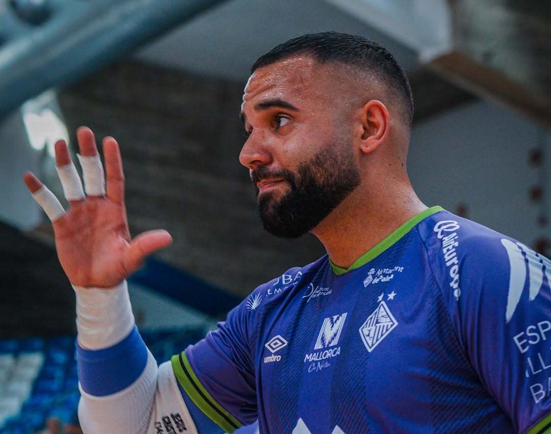 Goleiro pernambucano iniciou sua trajetória no futsal da Espanha