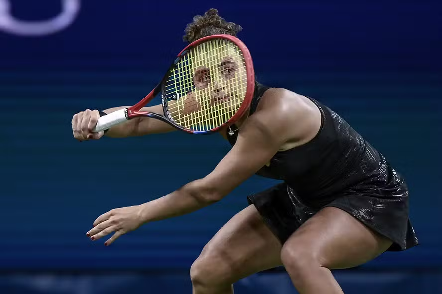 Ray Giubilo registrou foto viral de Jasmine Paolini em formato de máscara com a raquete no US Open
