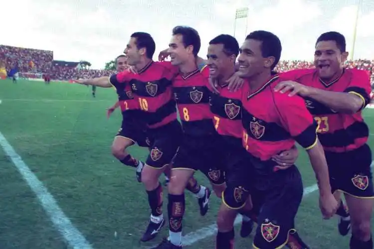 Há 25 anos o Sport batia o São Paulo por 4x3 na Ilha do Retiro