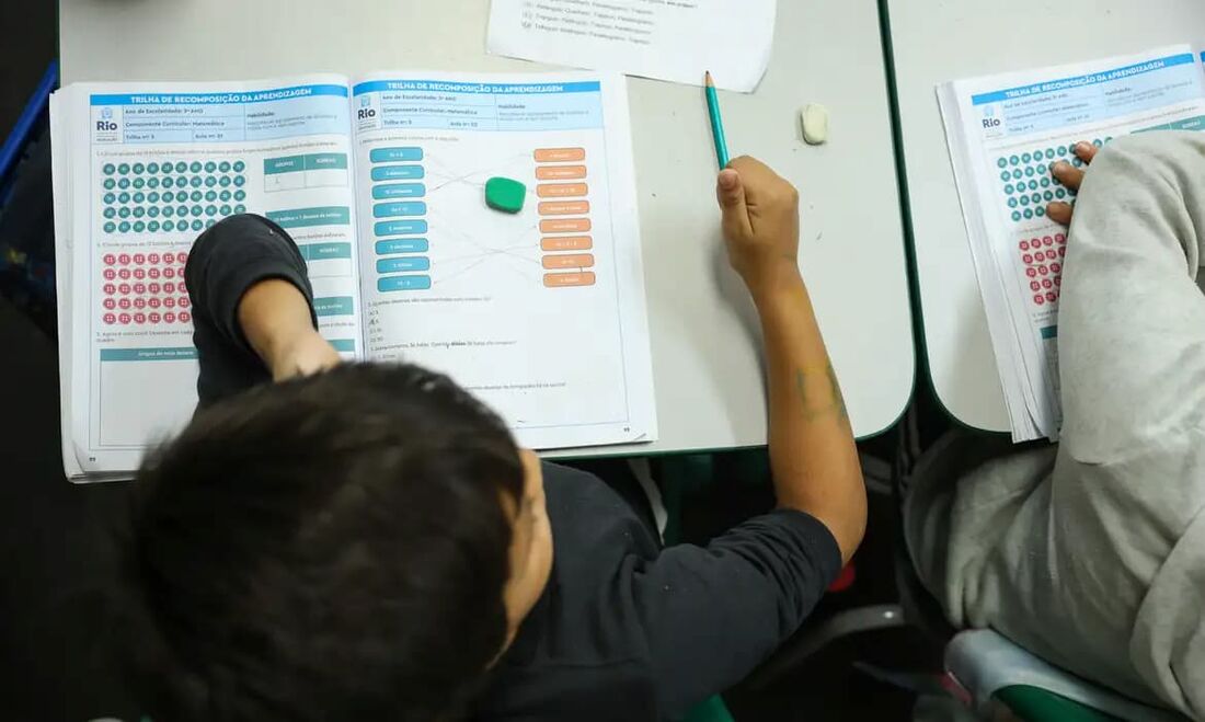 Vagas na área de educação fazem o desemprego ser o menor já registrado.