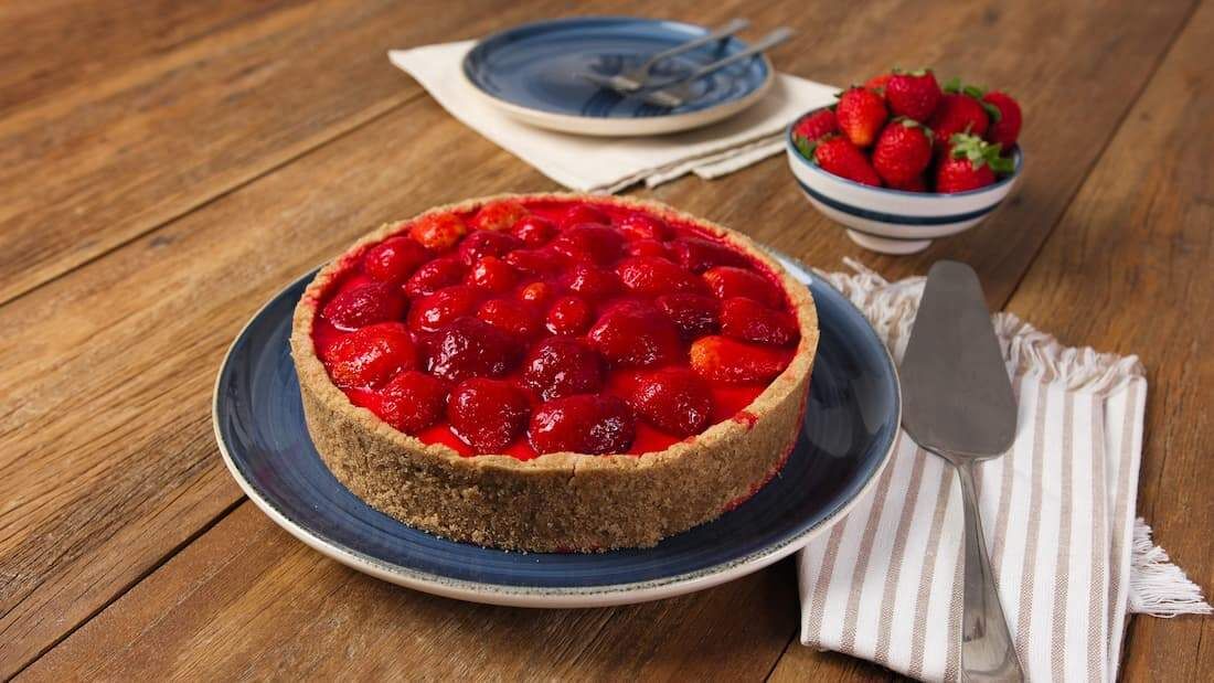 Torta espelhada de morango: bonita e delicada